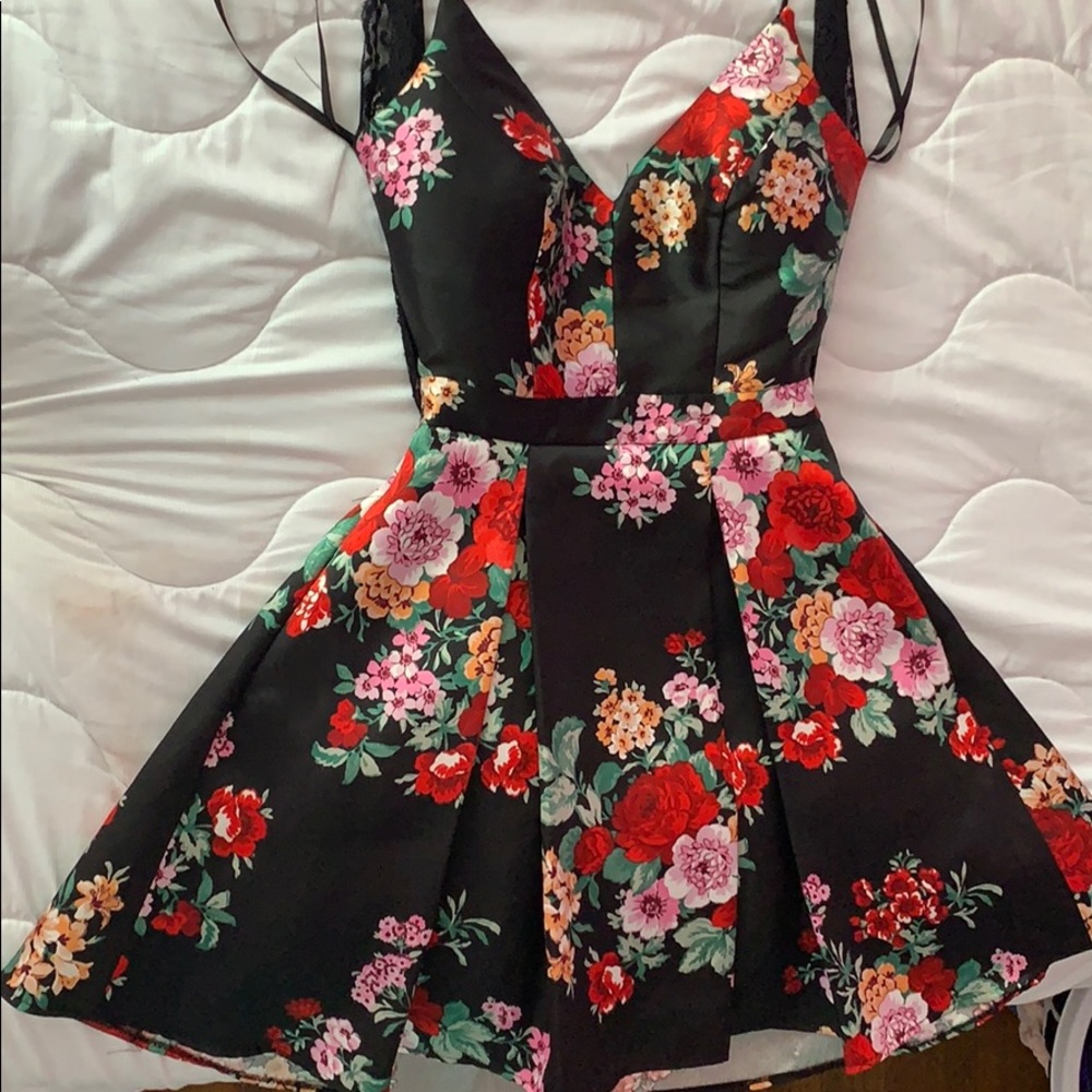 I am selling a Dress from Macy’s!!